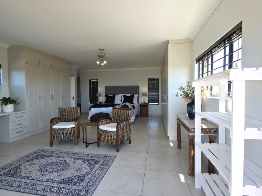 5 Bedroom Property for Sale in Wavecrest Eastern Cape